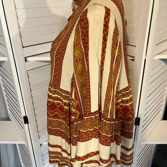 NEW Easel Tunic Blouse - Picture 12 of 14